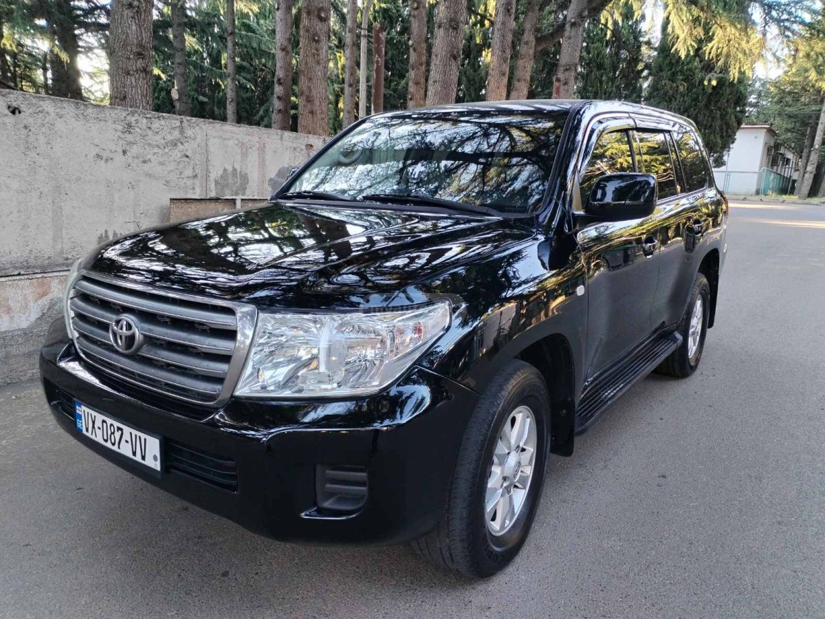 Toyota Land Cruiser 2011 — photo 2