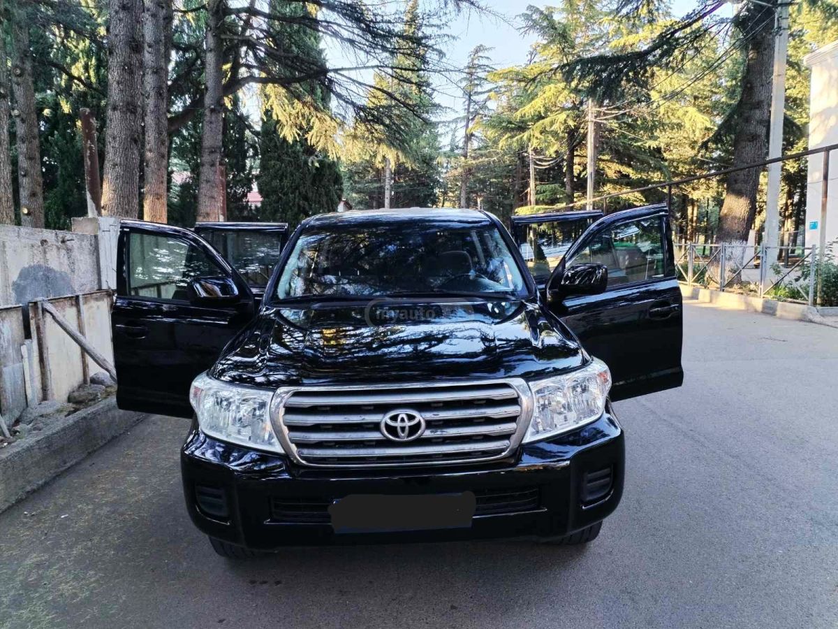 Toyota Land Cruiser 2011 — photo 2