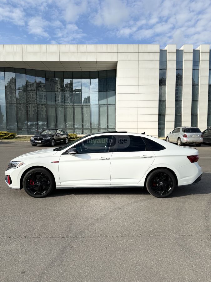 Volkswagen Jetta 2023 — photo 2