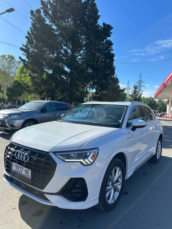Audi Q3 2024 — photo 2