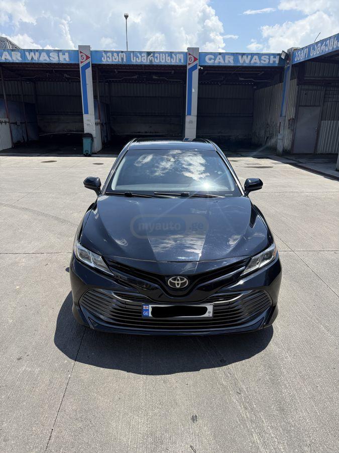 Toyota Camry 2018 — photo 2