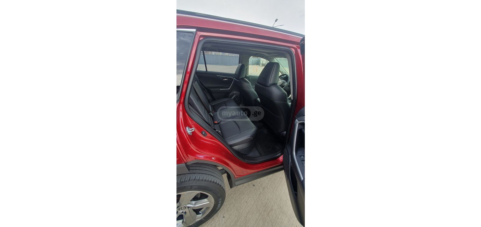 Toyota RAV4 2021 — photo 2