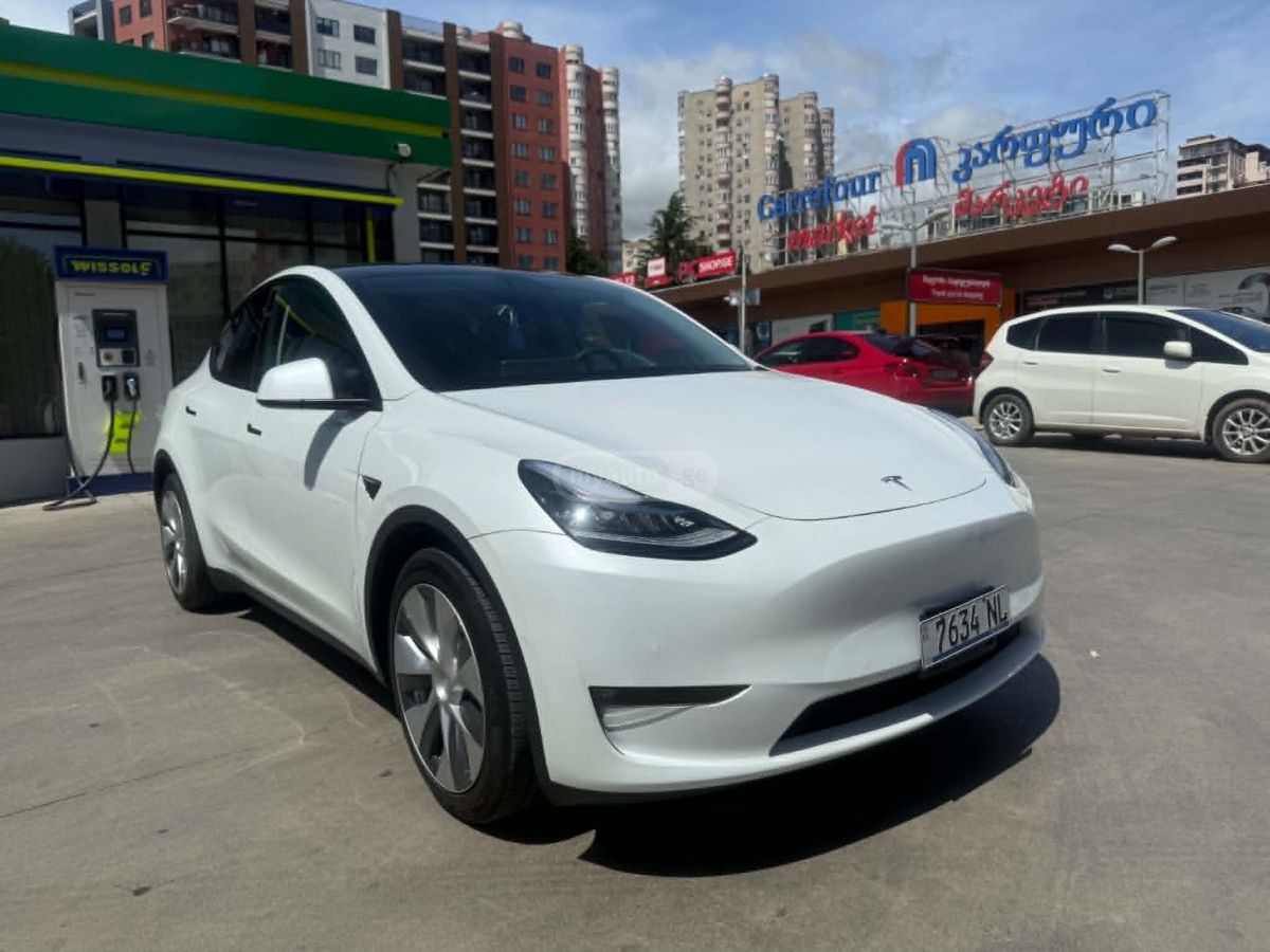 Tesla Model Y 2022 — photo 2