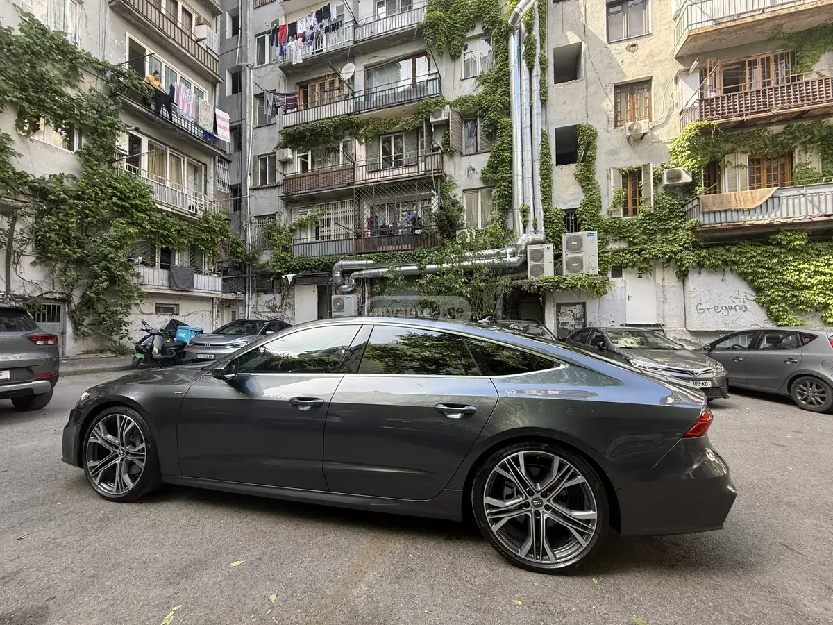 Audi A7 2019 — photo 2