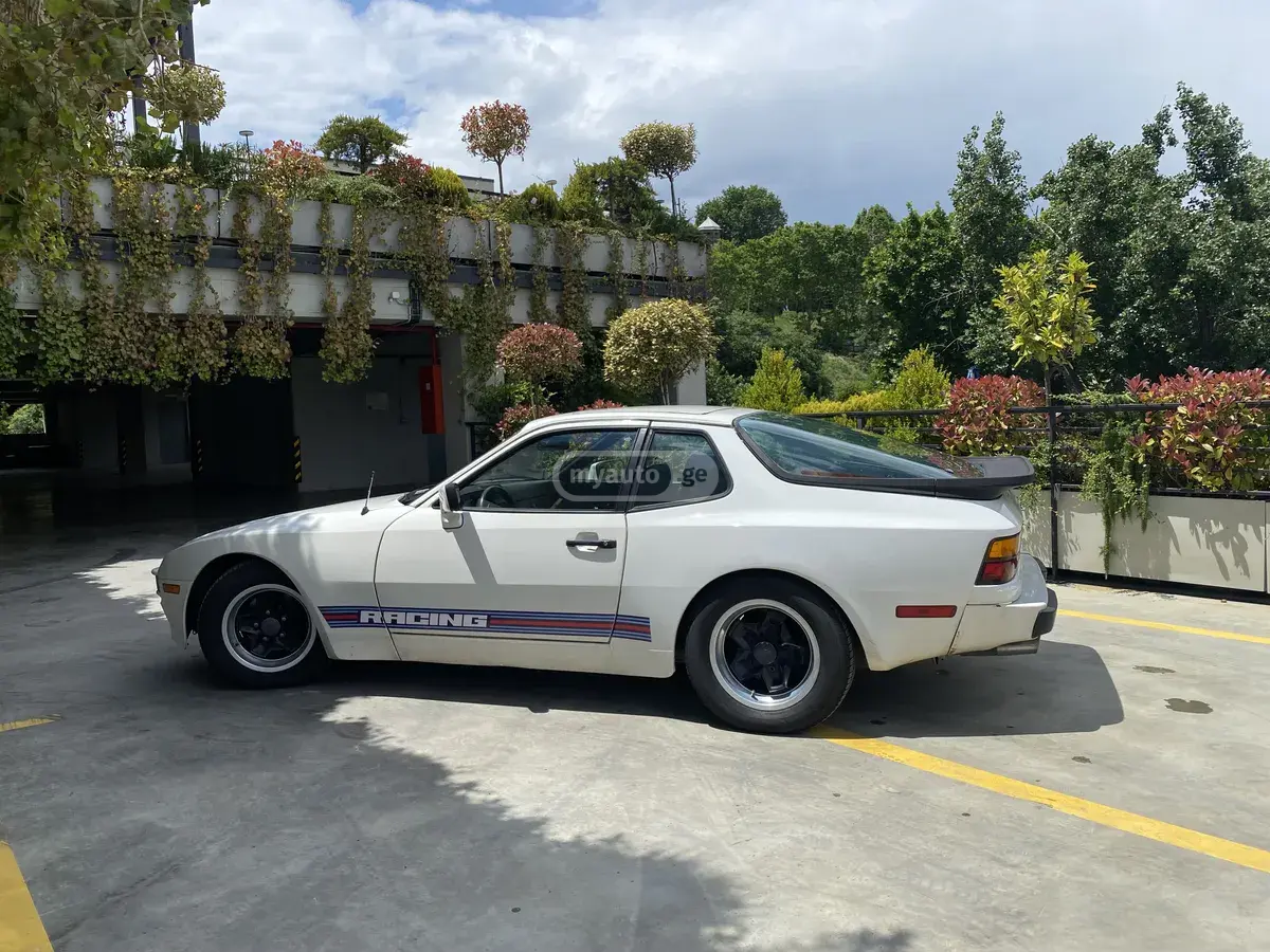 Porsche 944 1984 — photo 2