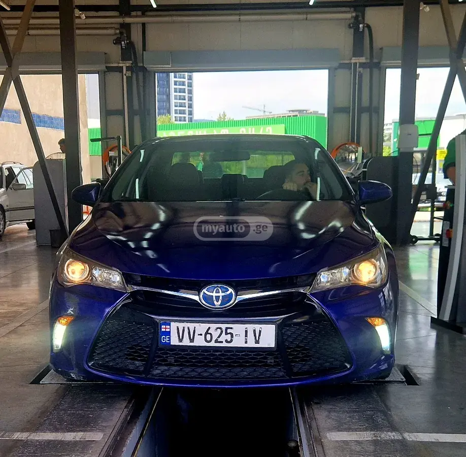 Toyota Camry 2015 — photo 2