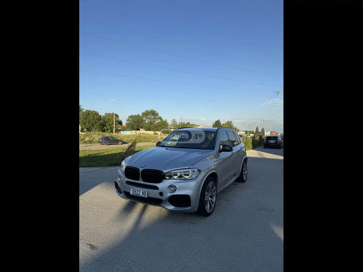 BMW X5 2016 — photo 2