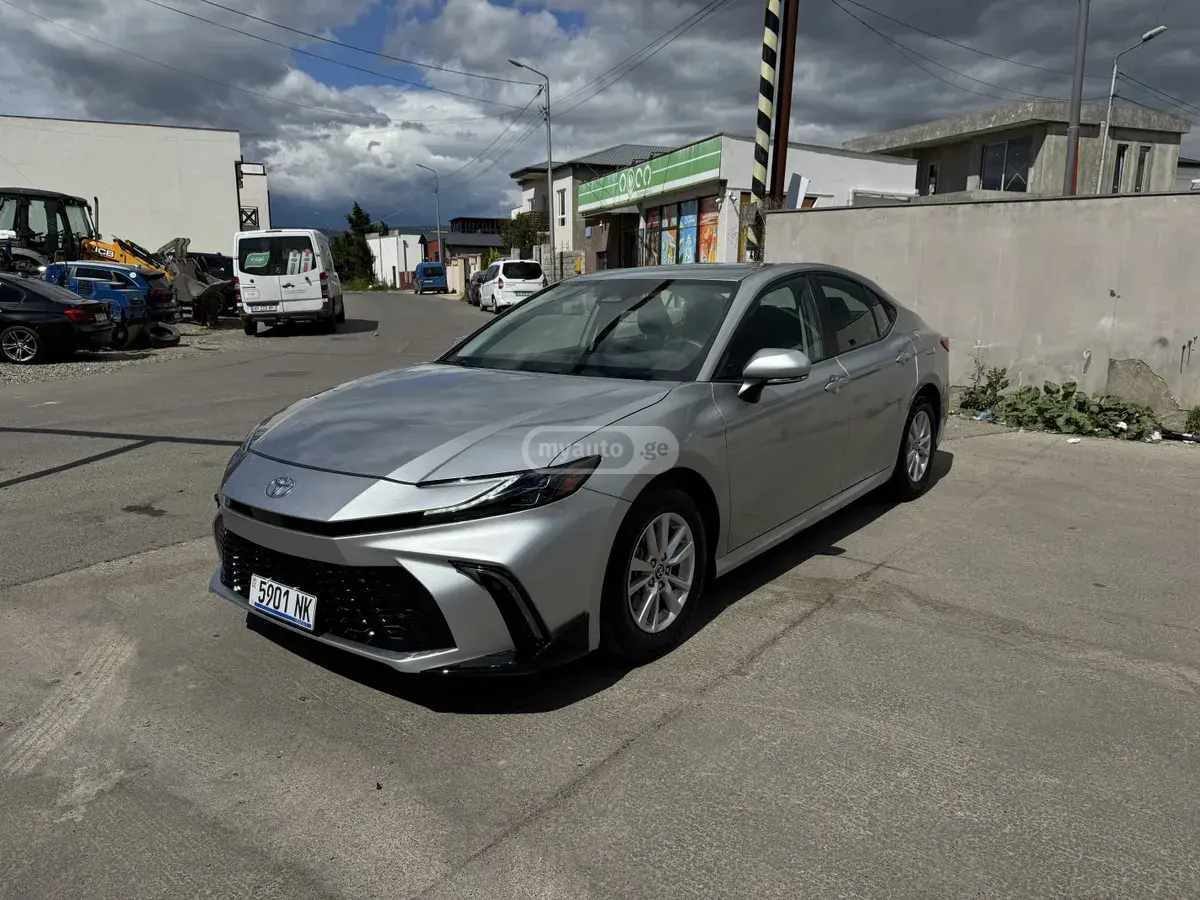 Toyota Camry 2025 — photo 2