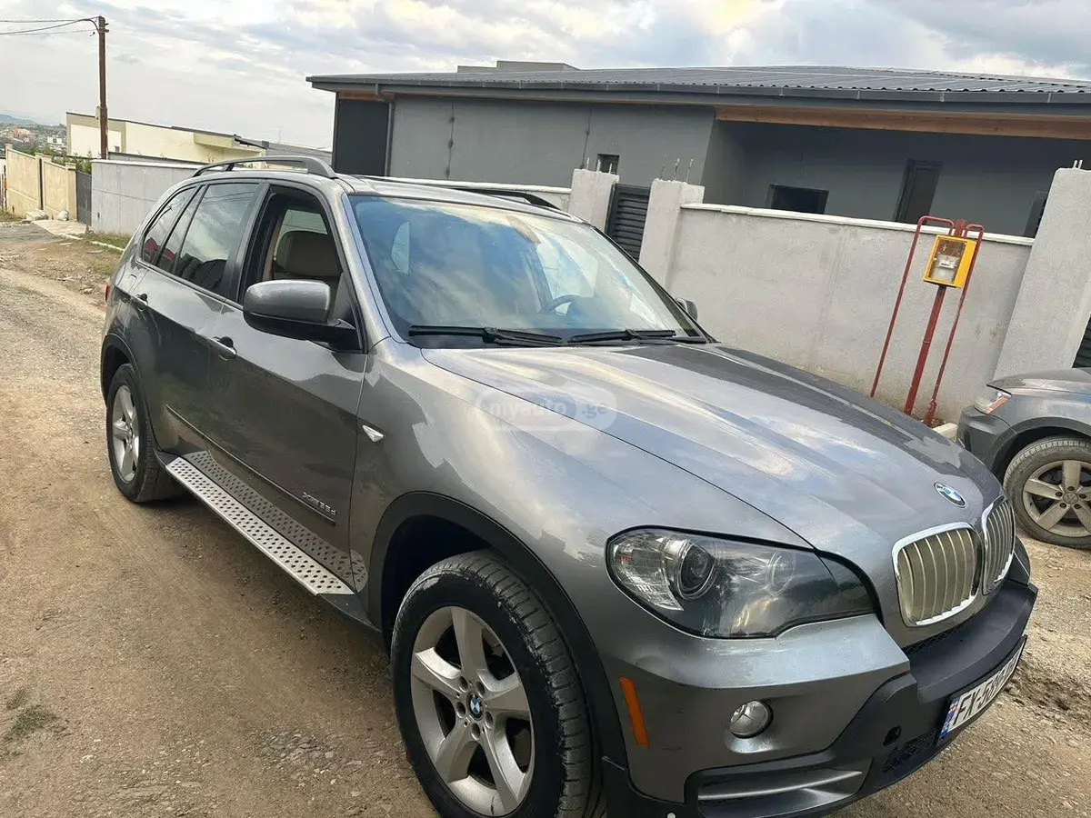 BMW X5 2010 — photo 2
