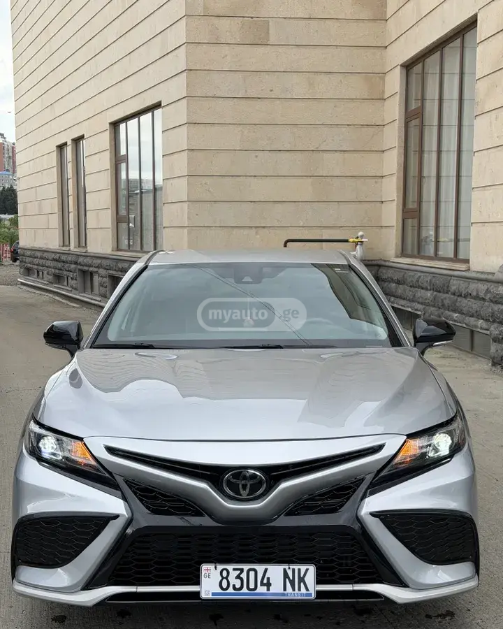 Toyota Camry 2023 — photo 2