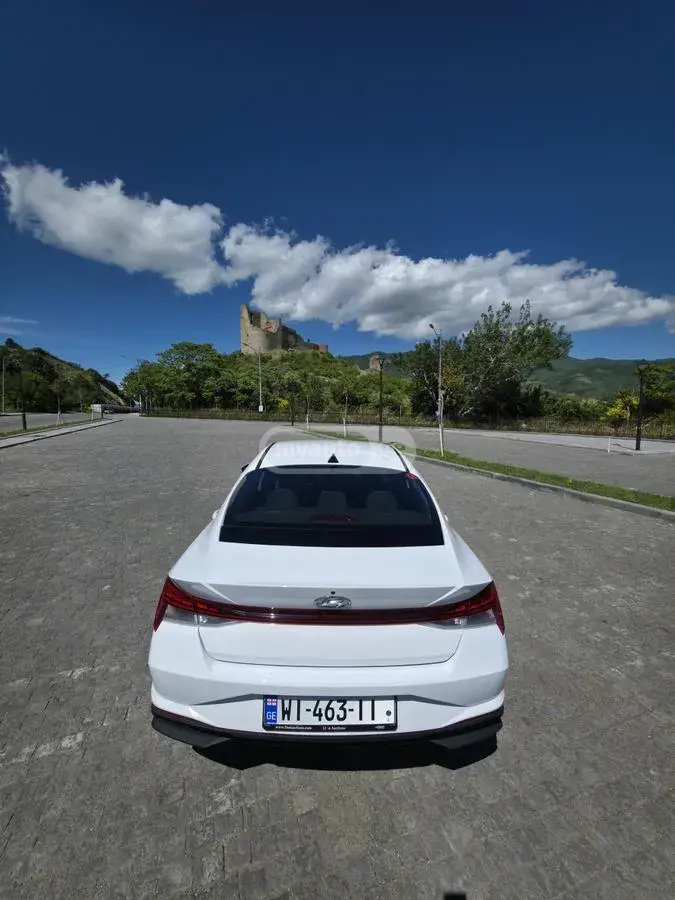 Hyundai Elantra 2022 — photo 2