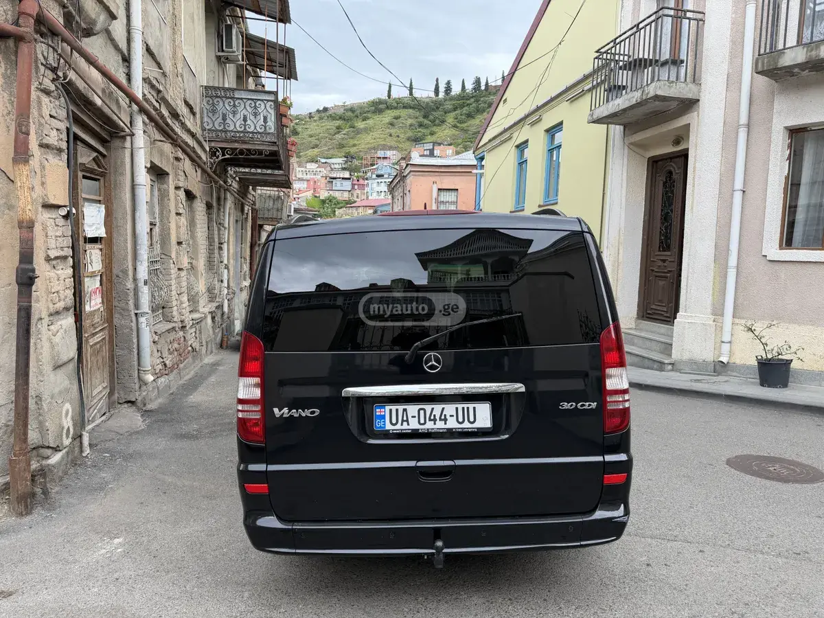 Mercedes-Benz Viano 2010 — photo 2