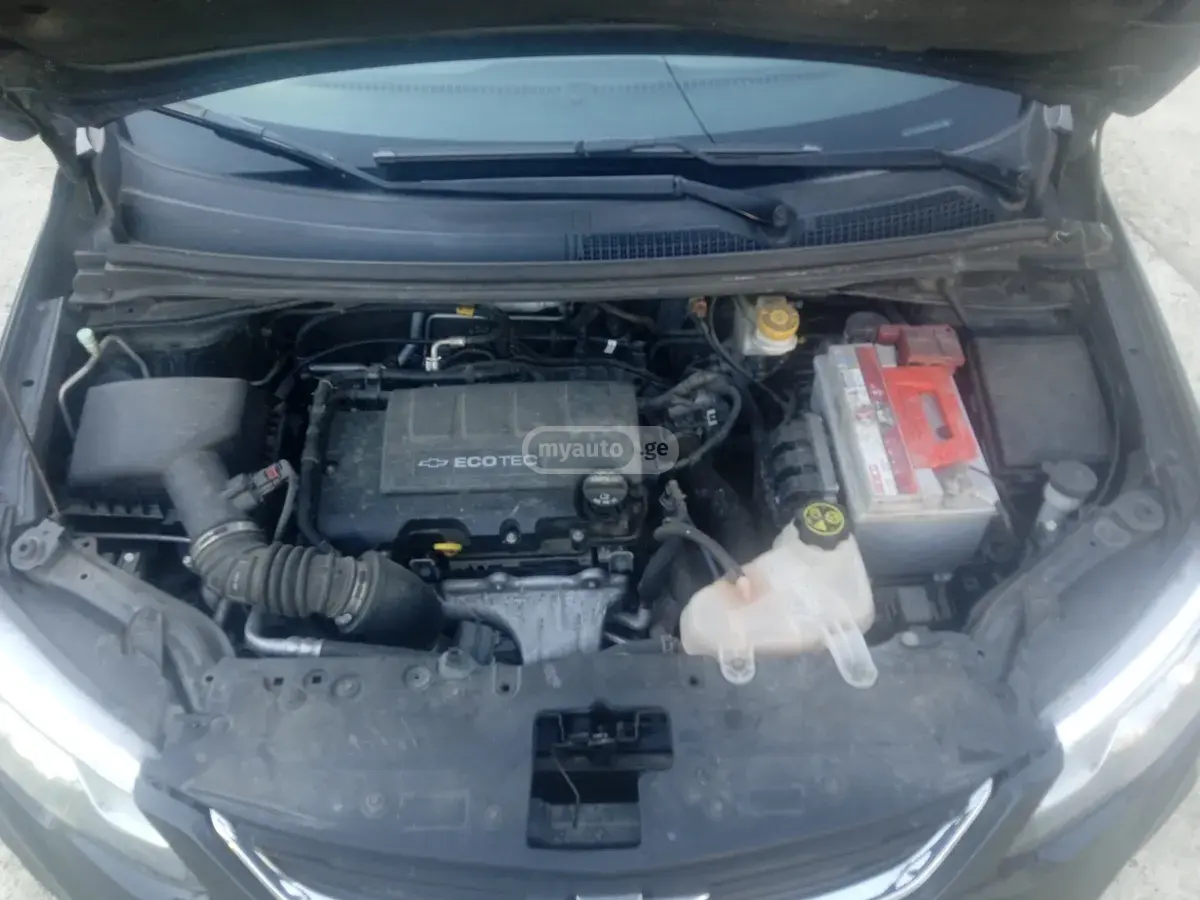 Chevrolet Sonic 2019 — photo 2