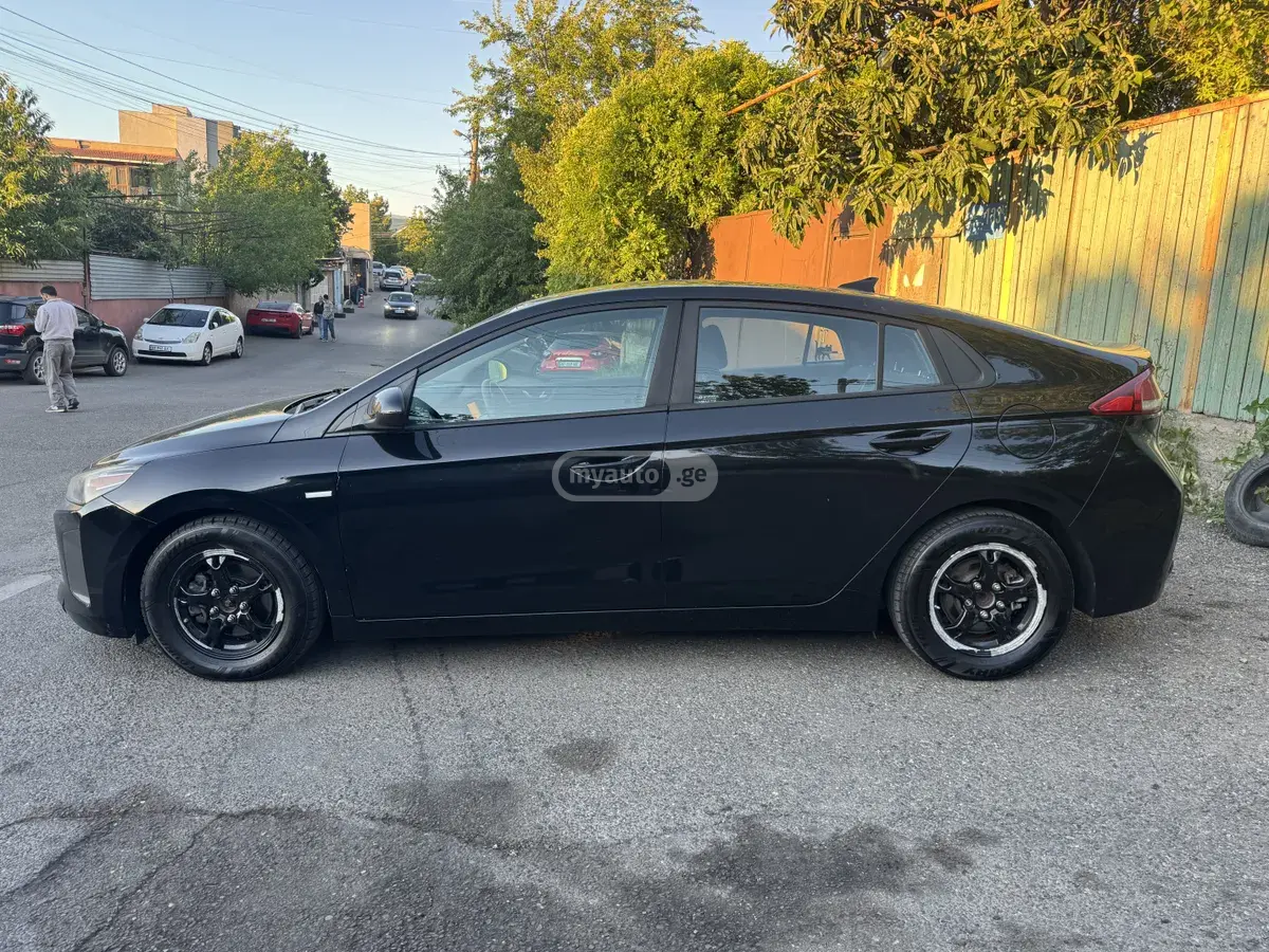 Hyundai Ioniq 2018 — photo 2