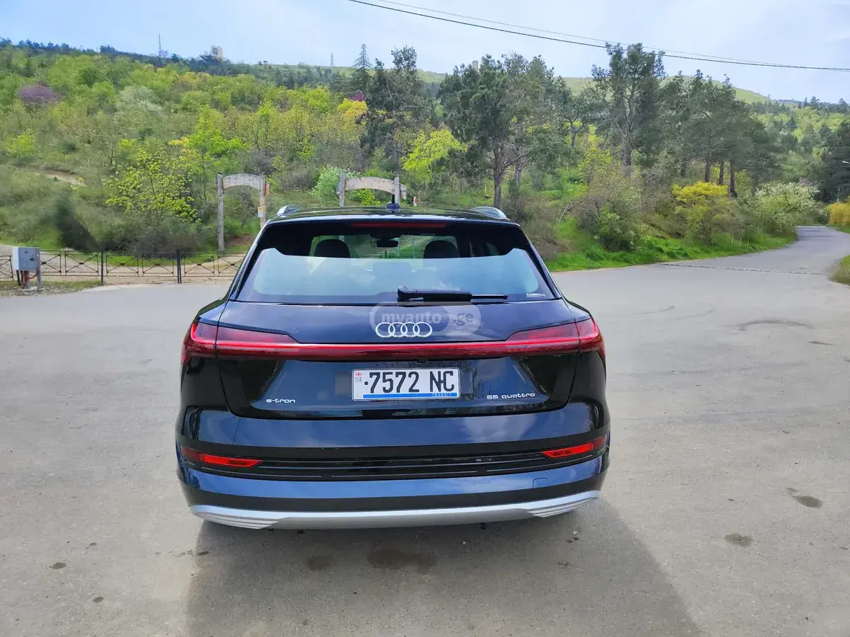 Audi e-tron 2020 — photo 2