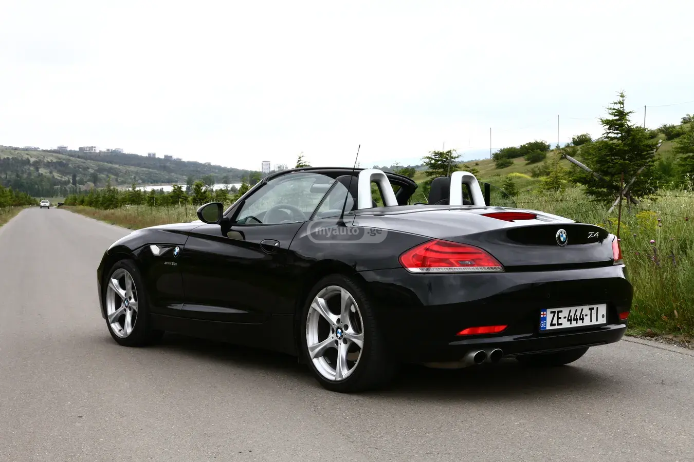 BMW Z4 2011 — photo 2