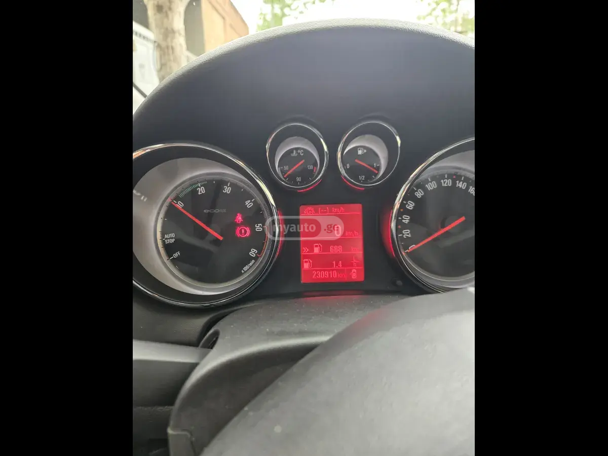 Opel Astra 2014 — photo 2