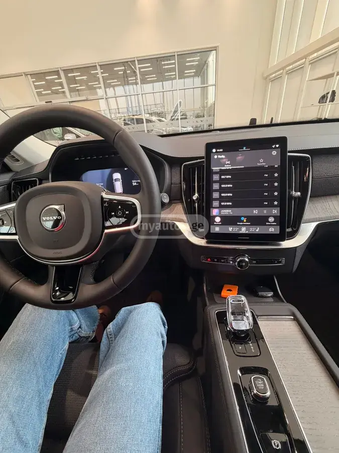 Volvo XC 90 2021 — photo 2