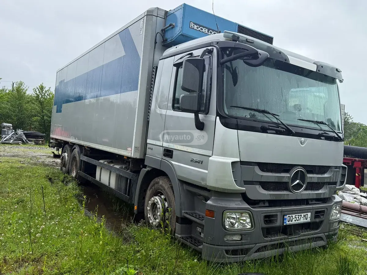 Mercedes-Benz Actros 2011 — photo 2