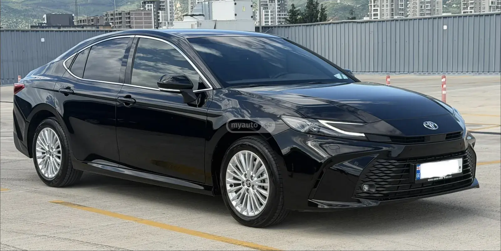 Toyota Camry 2026 — photo 2