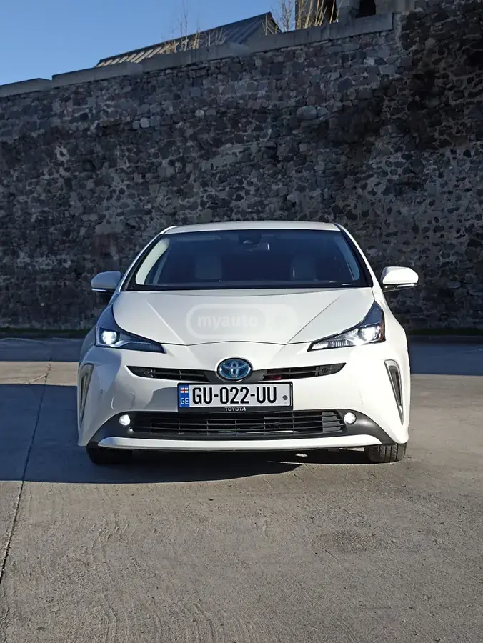 Toyota Prius 2019 — photo 2