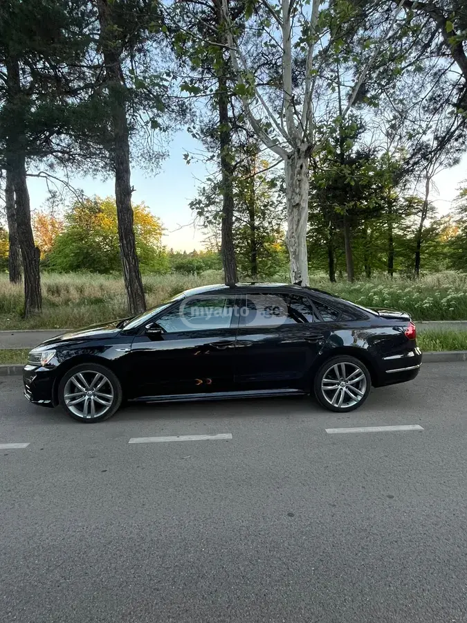 Volkswagen Passat 2017 — photo 2