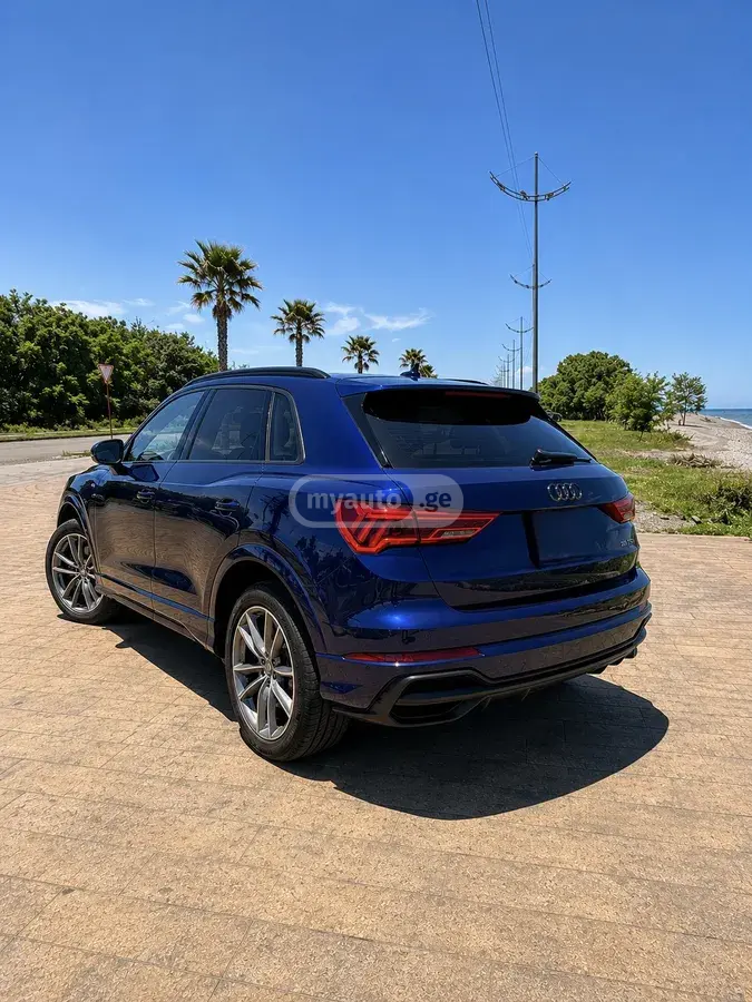 Audi Q3 2024 — photo 2