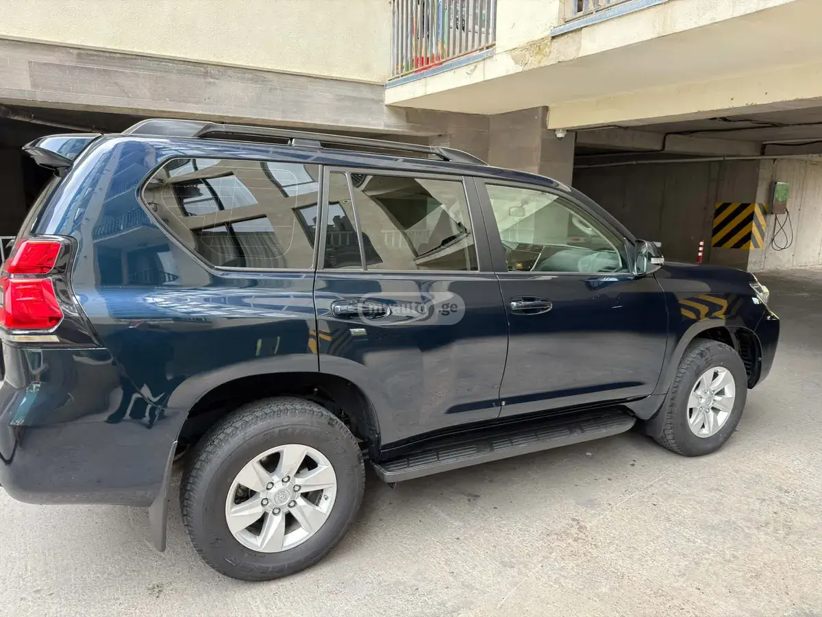 Toyota Land Cruiser Prado 2022 — photo 2