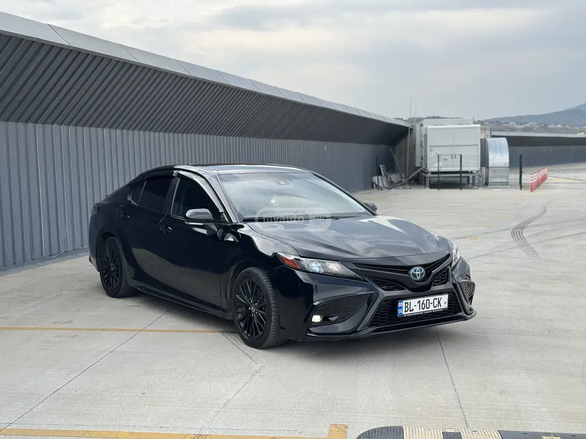 Toyota Camry 2022 — photo 2
