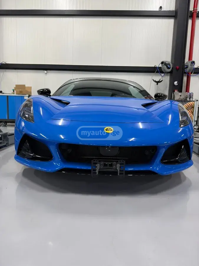 Lotus Emira 2024 — photo 2