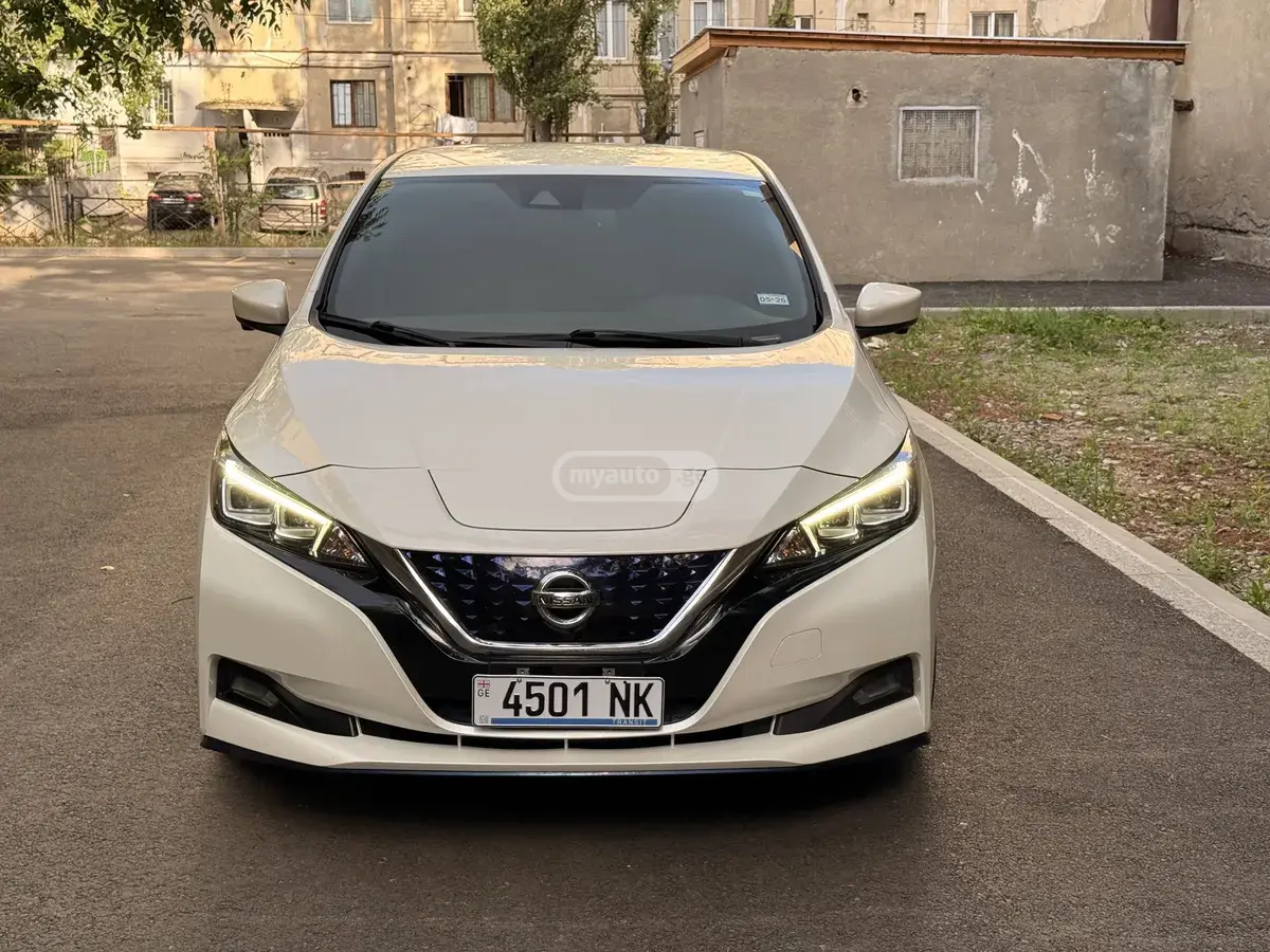 Nissan Leaf 2022 — photo 2