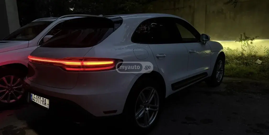 Porsche Macan 2023 — photo 2