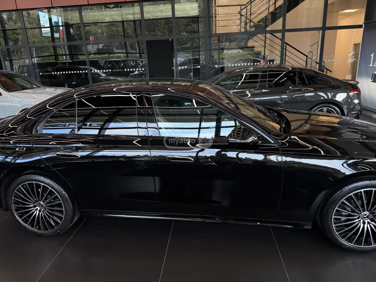 Mercedes-Benz E 200 2026 — photo 2