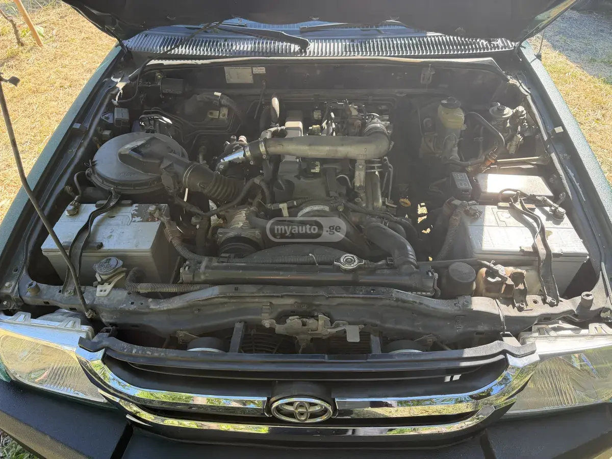 Toyota Hilux 2005 — photo 2