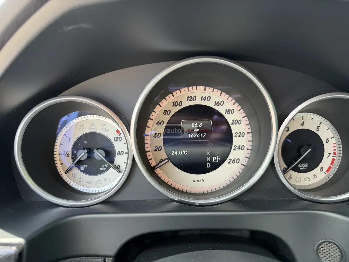 Mercedes-Benz E 300 2015 — photo 2