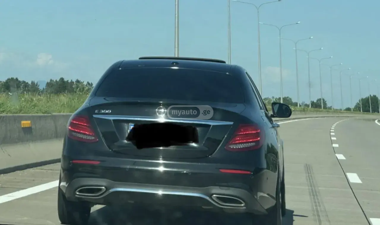Mercedes-Benz E 300 2018 — photo 2