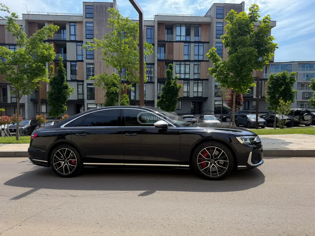 Audi S8