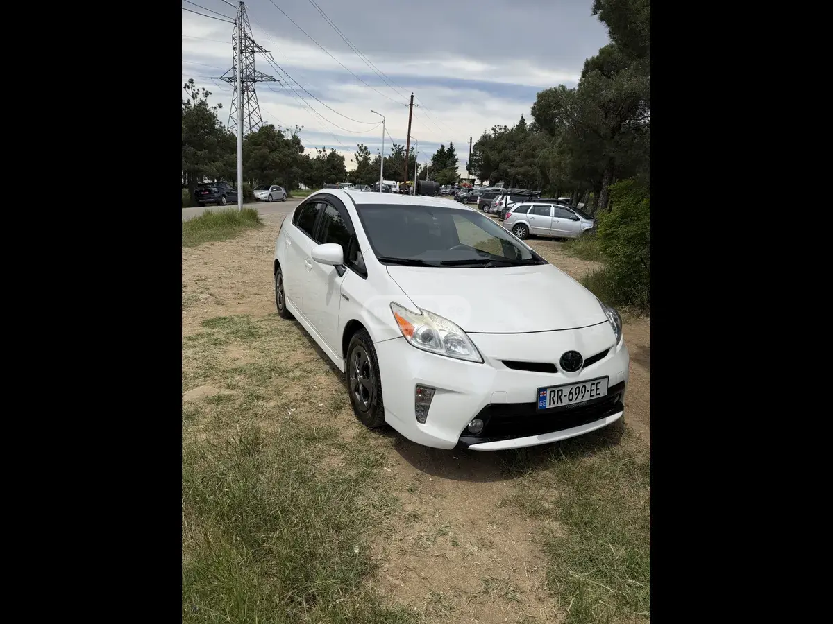 Toyota Prius 2015 — photo 2