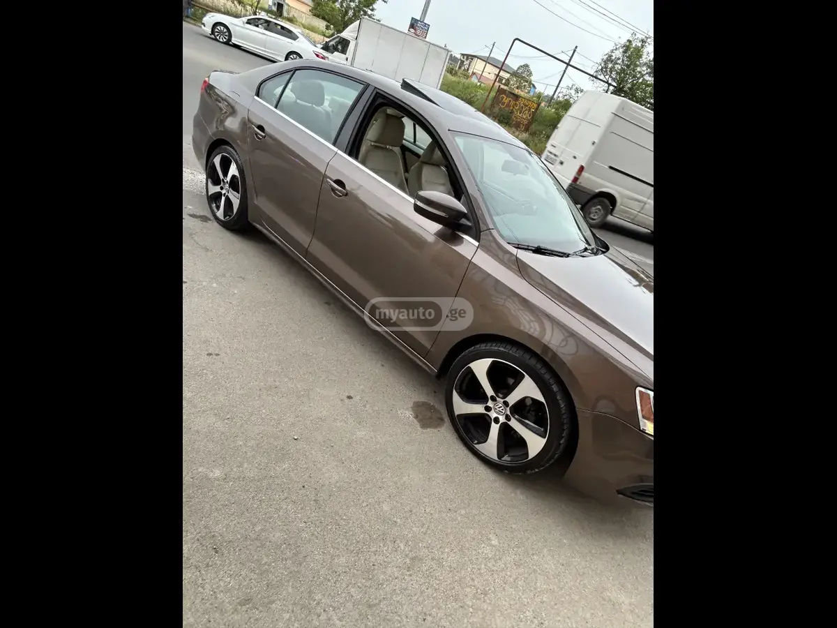 Volkswagen Jetta 2014 — photo 2