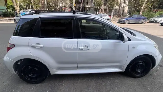 Toyota Ist 2005 — photo 2