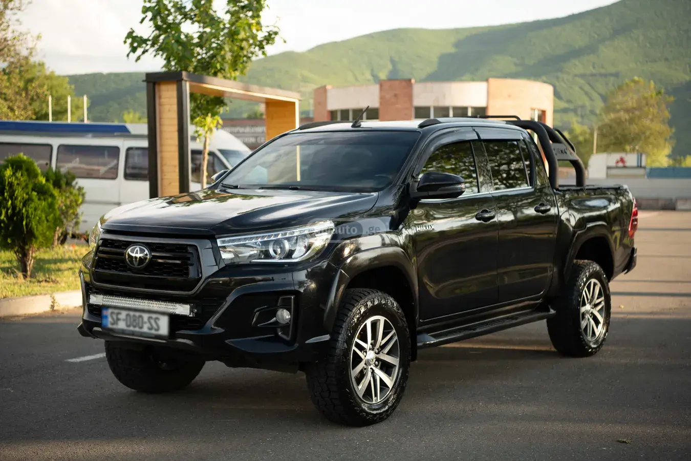 Toyota Hilux 2019 — photo 2