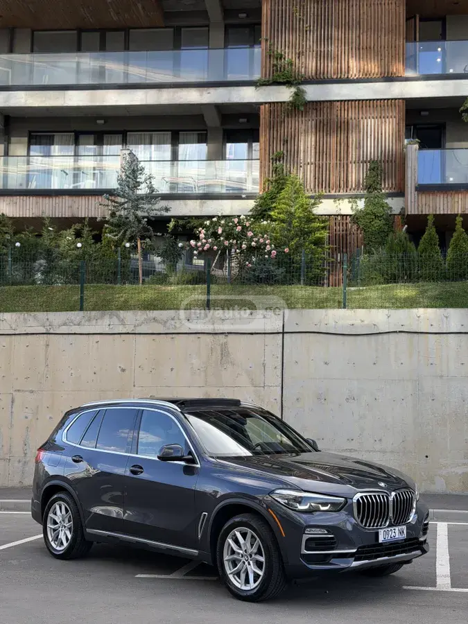 BMW X5 2019 — photo 2