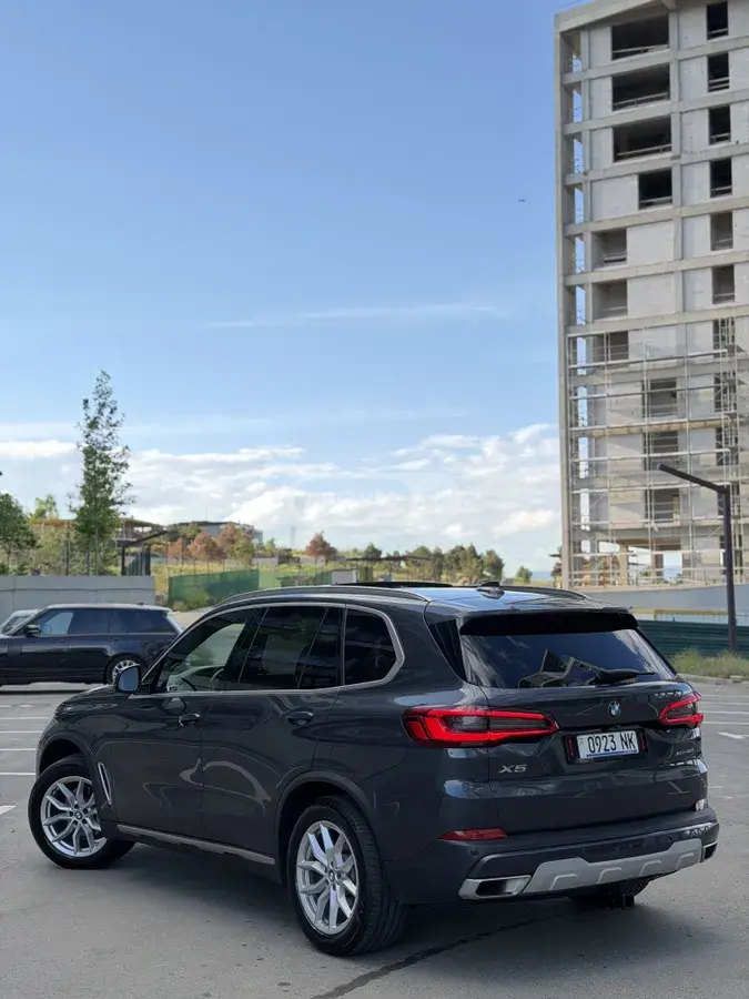 BMW X5 2019 — photo 2