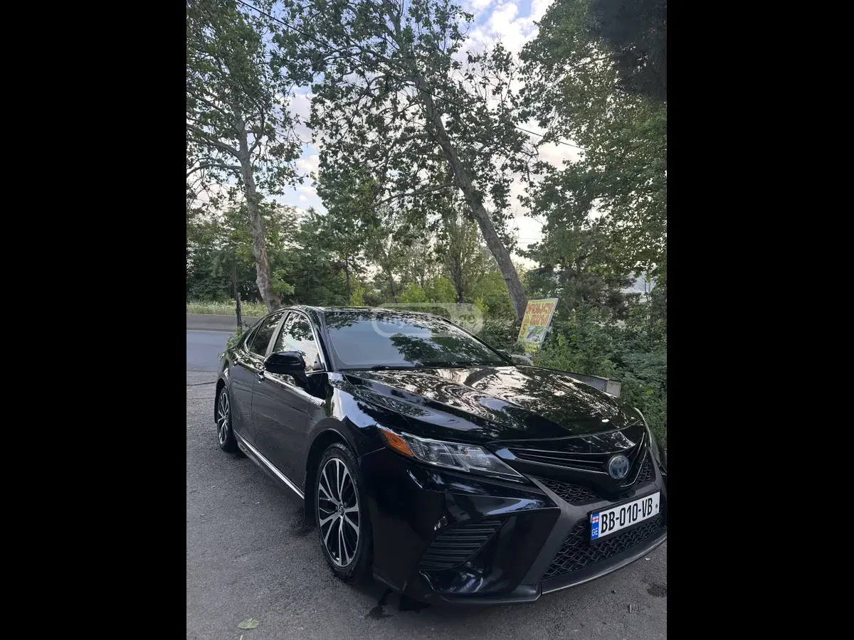 Toyota Camry 2019 — photo 2