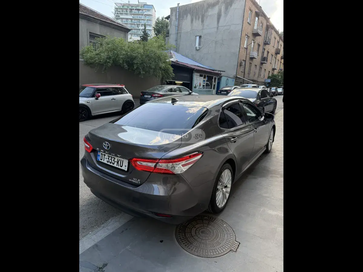 Toyota Camry 2019 — photo 2