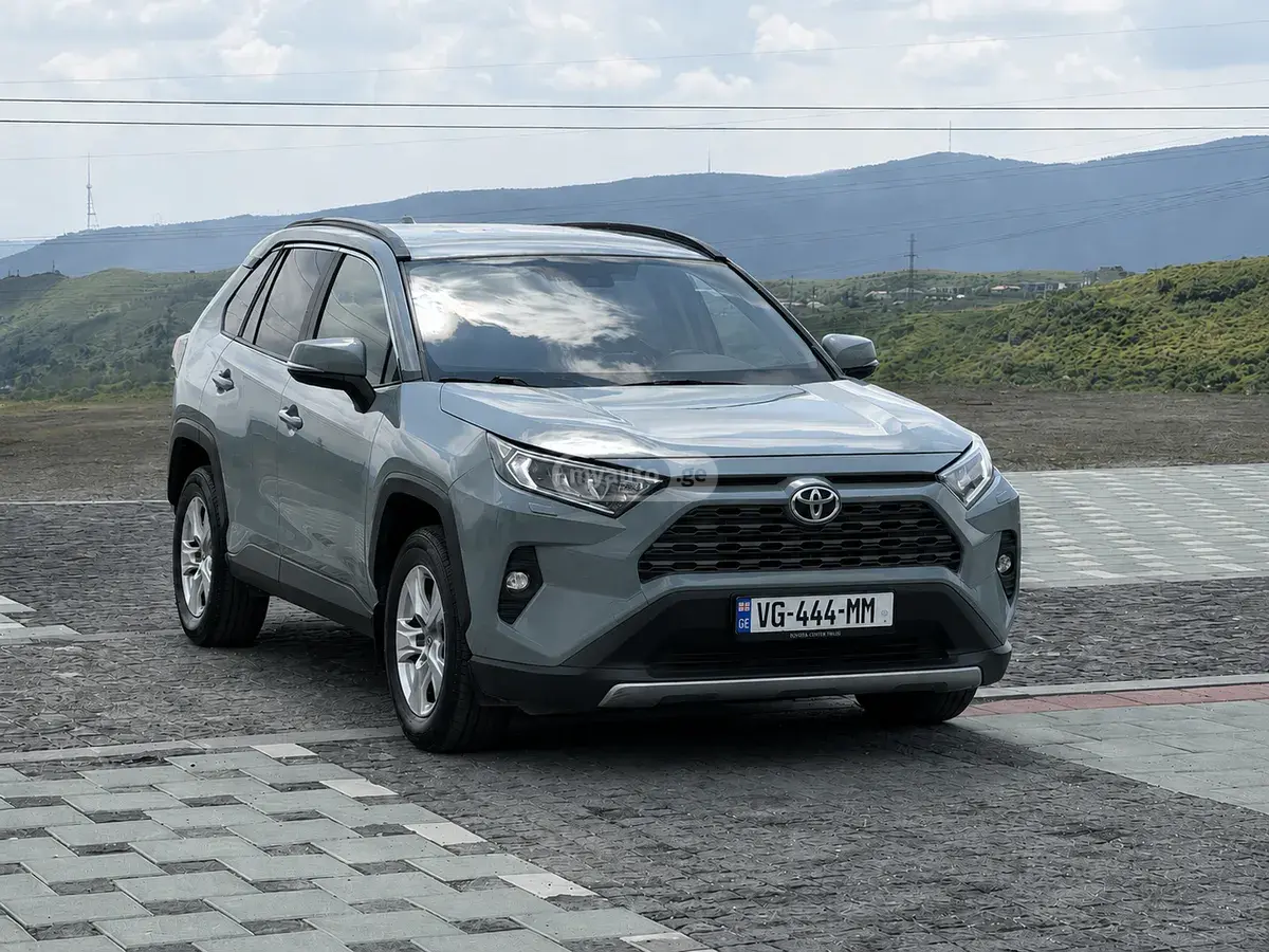 Toyota RAV4 2018 — photo 2