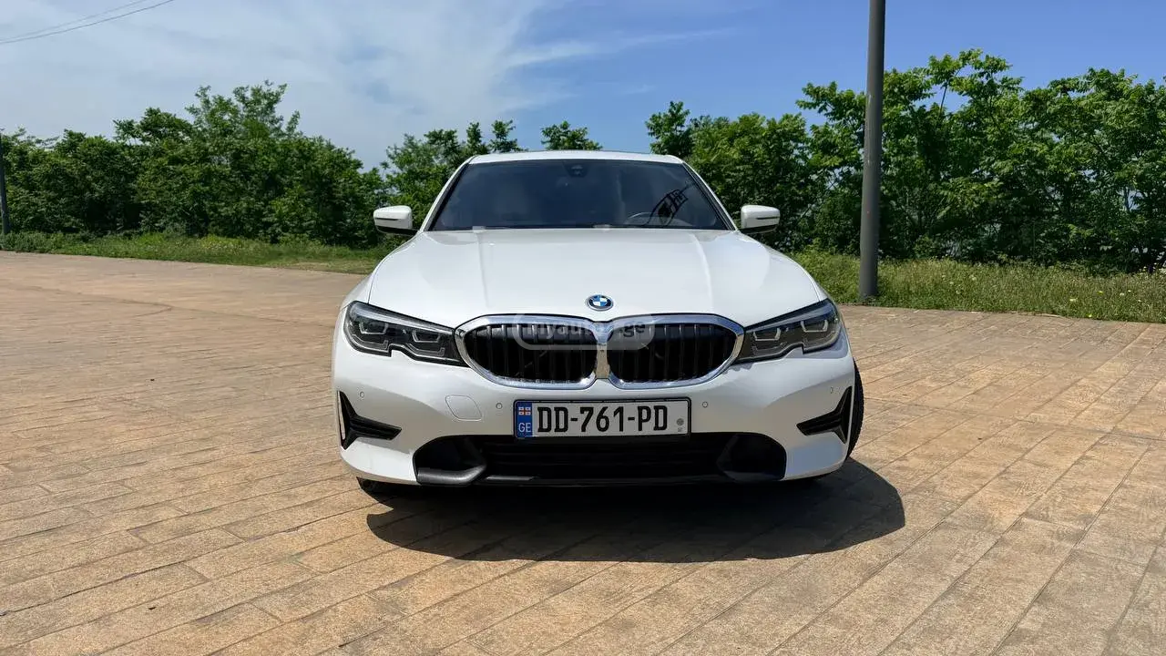 BMW 330 2021 — photo 2
