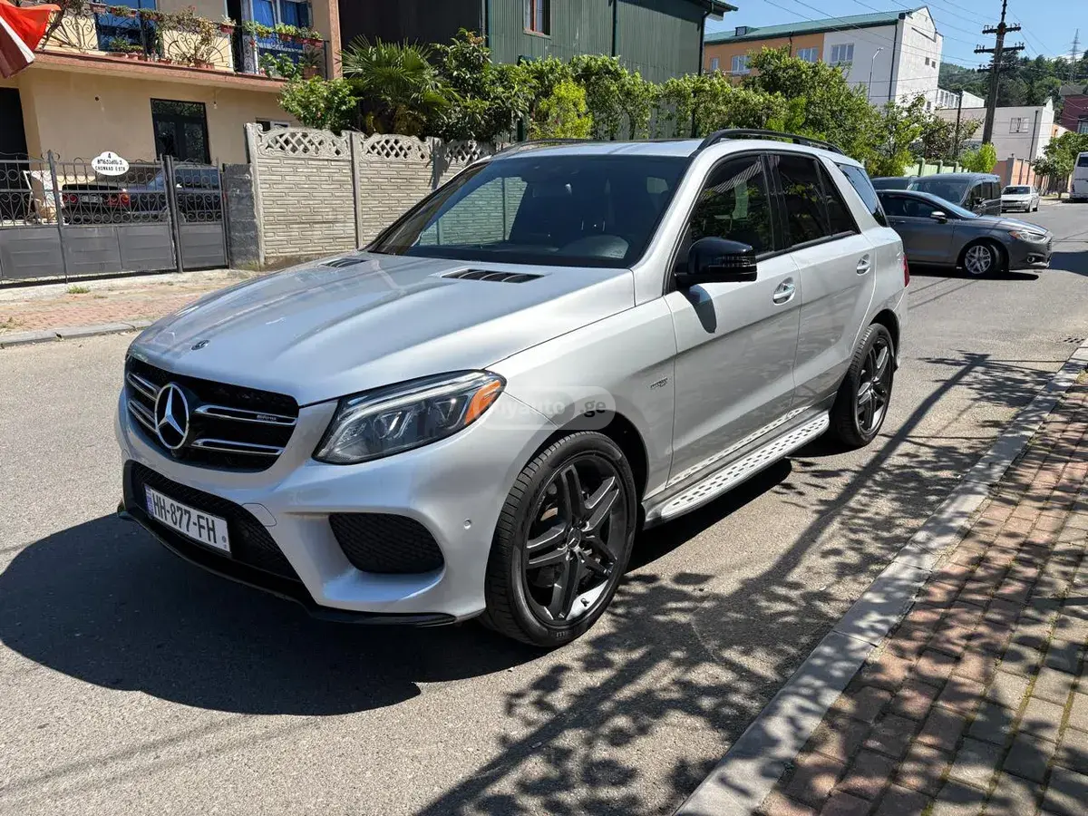 Mercedes-Benz GLE 43 AMG 2018 — photo 2