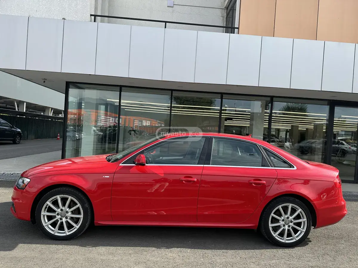 Audi A4 2013 — photo 2
