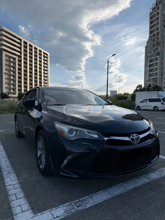 Toyota Camry 2017 — photo 2